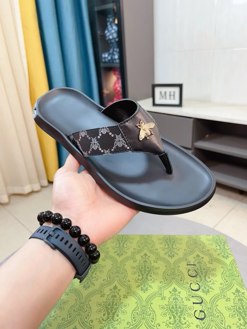 Men's shoes 💰260🌹🌹 (gucci-Gucci) New men's slippers, high-end boutique, made of cowhide, with exquisite embossed logo decoration on the upper, fine workmanship, super soft soles, casual, loose and comfortable, a must-have in summer! \nsize：38-44
